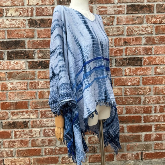 Lovestitch soft blue tie dyed poncho / OS / Excellent condition - Picture 4 of 13